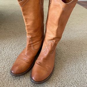 Frye company Carson pull on boots